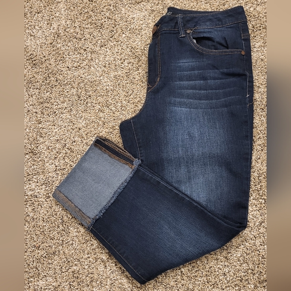 1822 NWOT Dark Wash Denim Capri